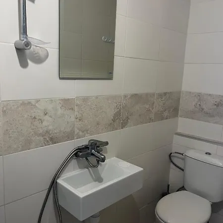 Pensjonat Хотел Canavan'S - Beach - 200 Meters Away, Free Parking And Wifi Rawda