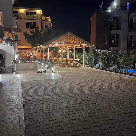 Canavan's - In 2 Minutes, Free Parking&wifi Къща за гости