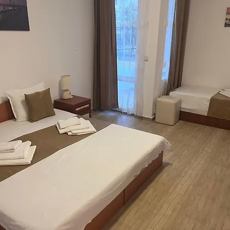 Pensjonat Хотел Canavan'S - Beach - 200 Meters Away, Free Parking And Wifi Rawda