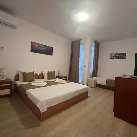 Pensjonat Хотел Canavan'S - Beach - 200 Meters Away, Free Parking And Wifi Rawda