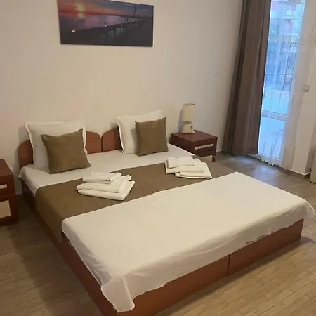 Хотел Canavan'S - Beach - 200 Meters Away, Free Parking And Wifi Pensjonat