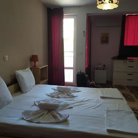 Pensjonat Хотел Canavan'S - Beach - 200 Meters Away, Free Parking And Wifi Rawda