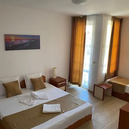 Хотел Canavan'S - Beach - 200 Meters Away, Free Parking And Wifi 4*