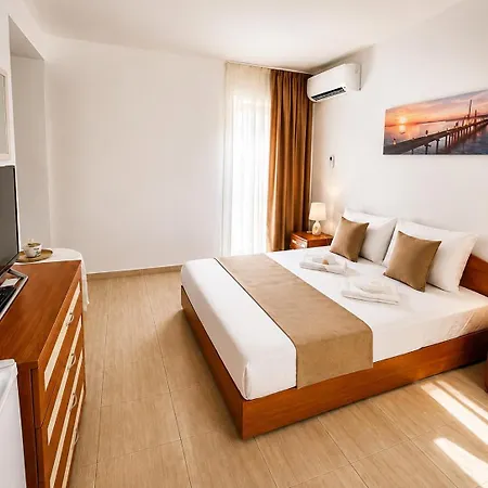 Pensjonat Хотел Canavan'S - Beach - 200 Meters Away, Free Parking And Wifi 4*