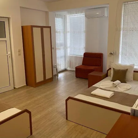 Pensjonat Хотел Canavan'S - Beach - 200 Meters Away, Free Parking And Wifi Rawda